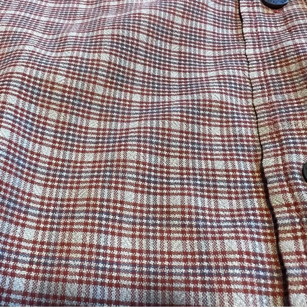 The North Face Plaid Button Down Shirt with Slightly Textured Fabric. Sz M.